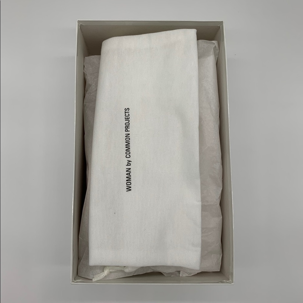 COMMON PROJECTS Resort Low-Top Classic Sneaker - Picture 10 of 11